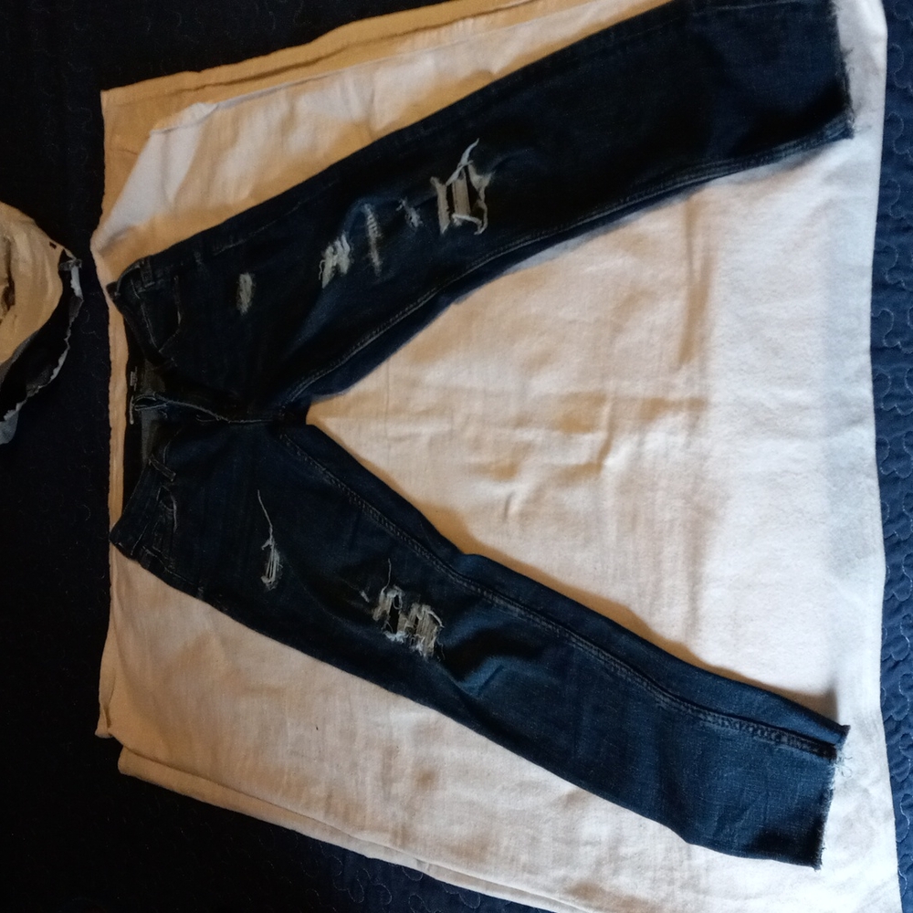 Old navy size 2 fits like 4